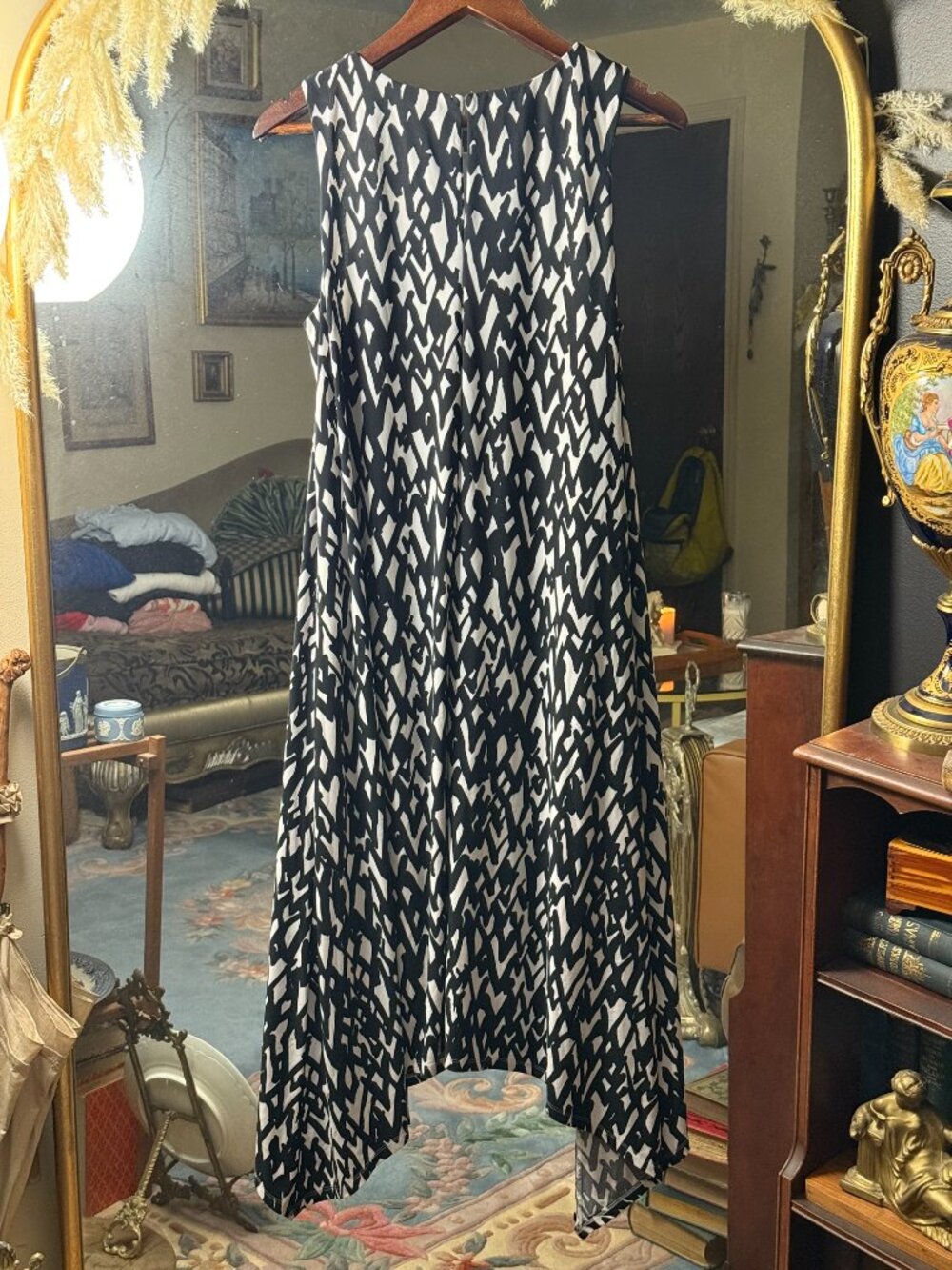 Black & White Abstract Print Sleeveless Asymmetrical Hem Modern Chic Midi Dress - Picture 9 of 9